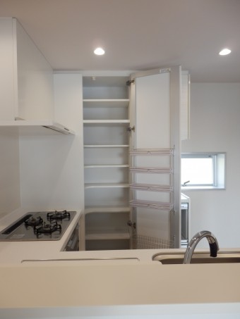 こだわりのコの字型キッチン＆スタイリッシュな水廻り設備にリフォーム